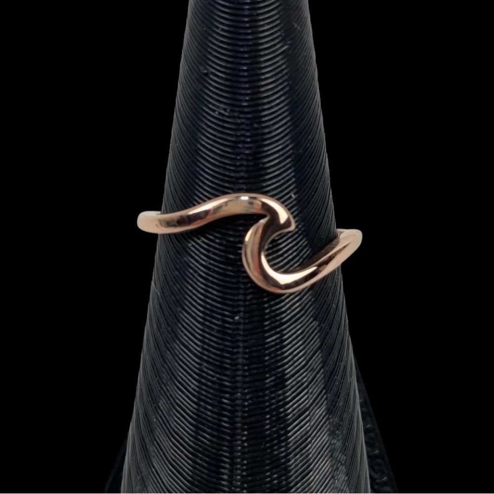 🆕 Stunning Rose Gold-Toned Ride the Wave Ring 7 1/2